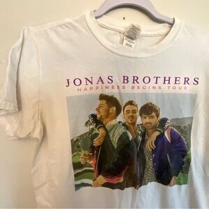 Jonas Brothers tee Happiness begins tour. size medium